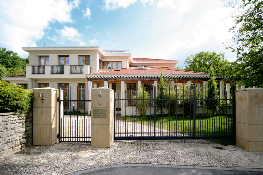 Dienstleistungen - image mktf-logo on https://immomk.de