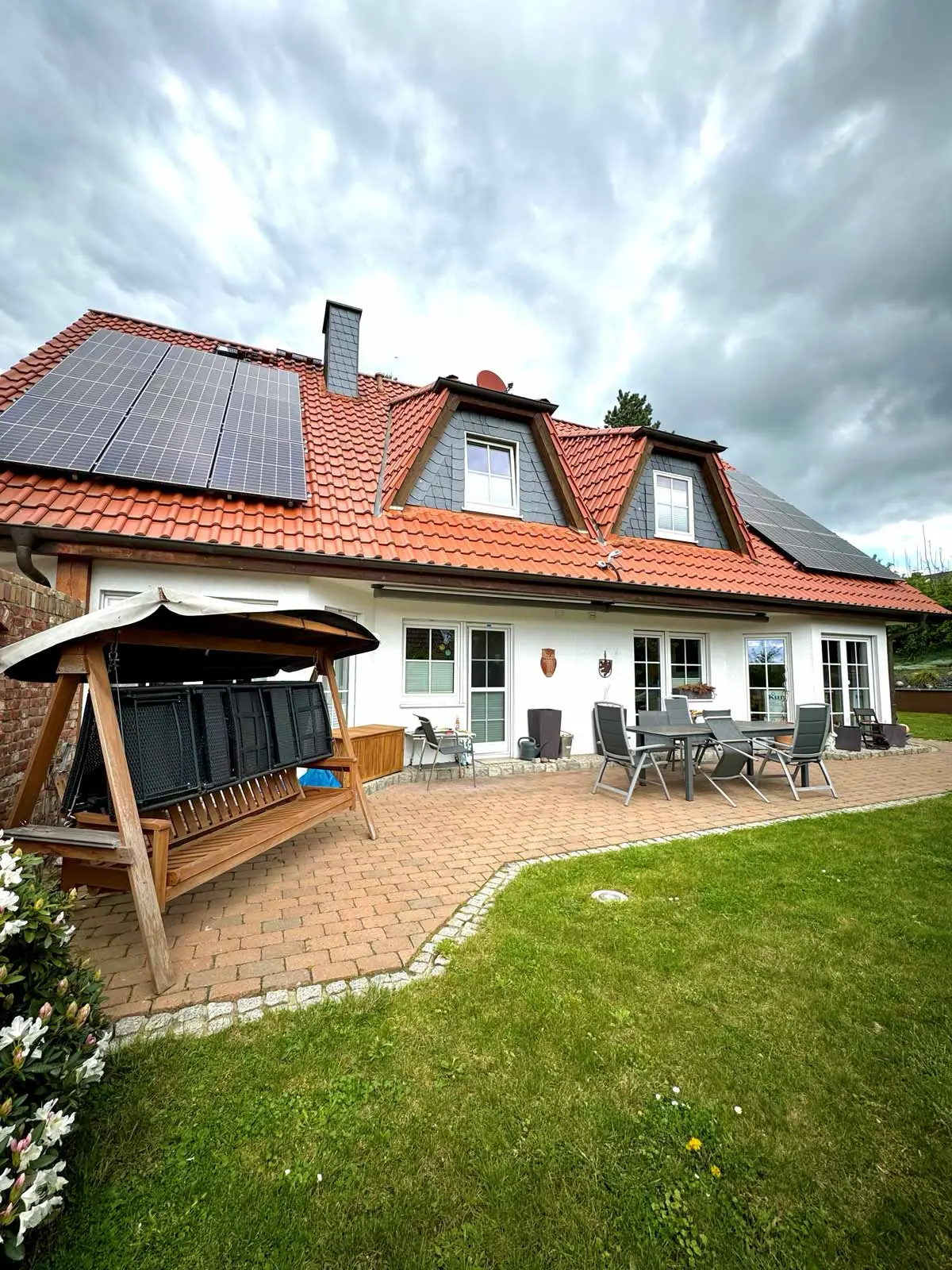 Schönes Doppelhaus mit Carport und Garage im Ortskern von Cremlingen-0