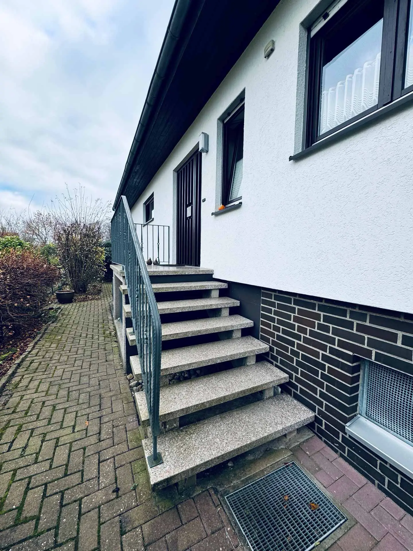 Angebote - image pfeil-runter on https://immomk.de