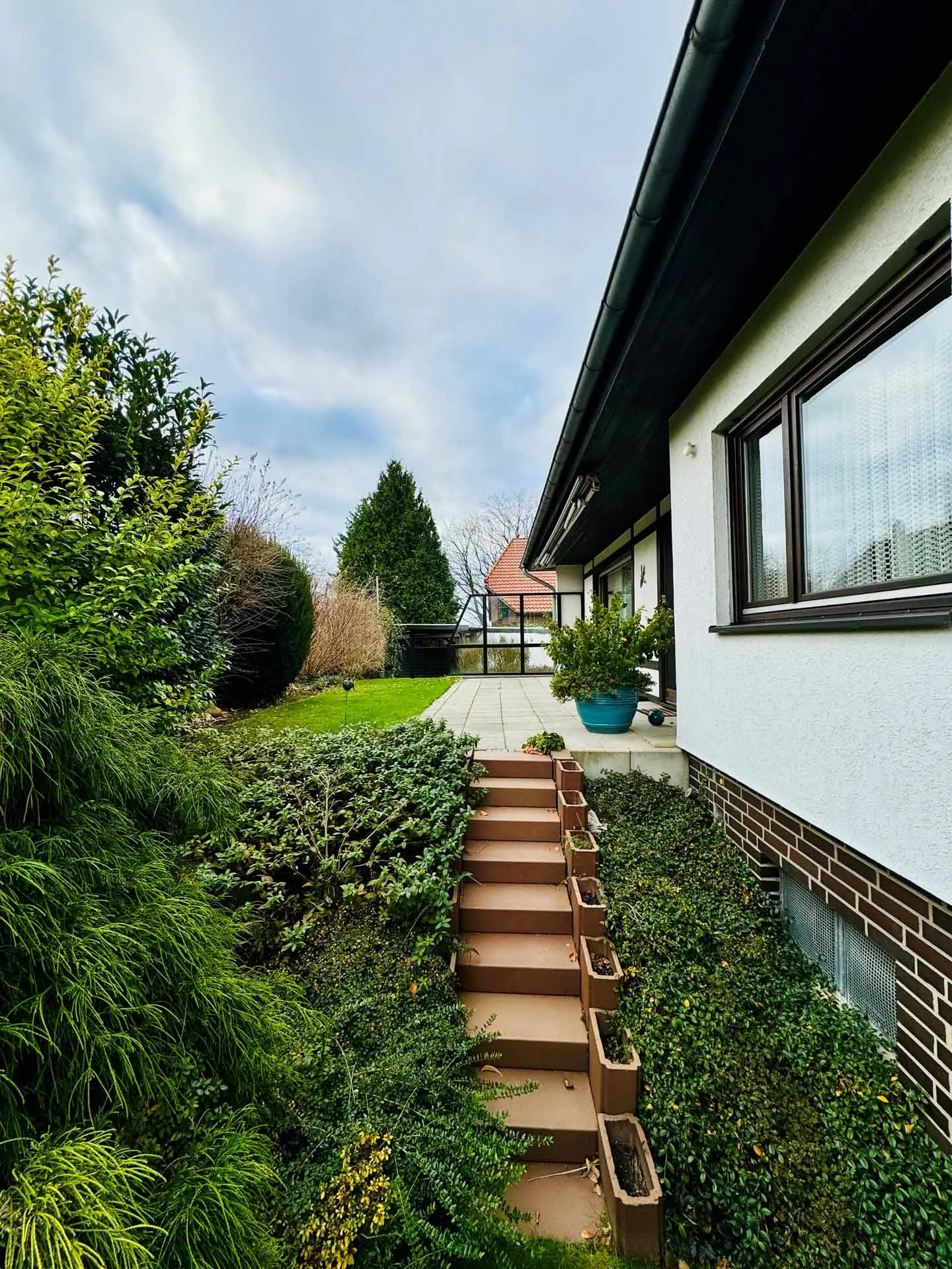 Angebote - image pfeil-runter on https://immomk.de