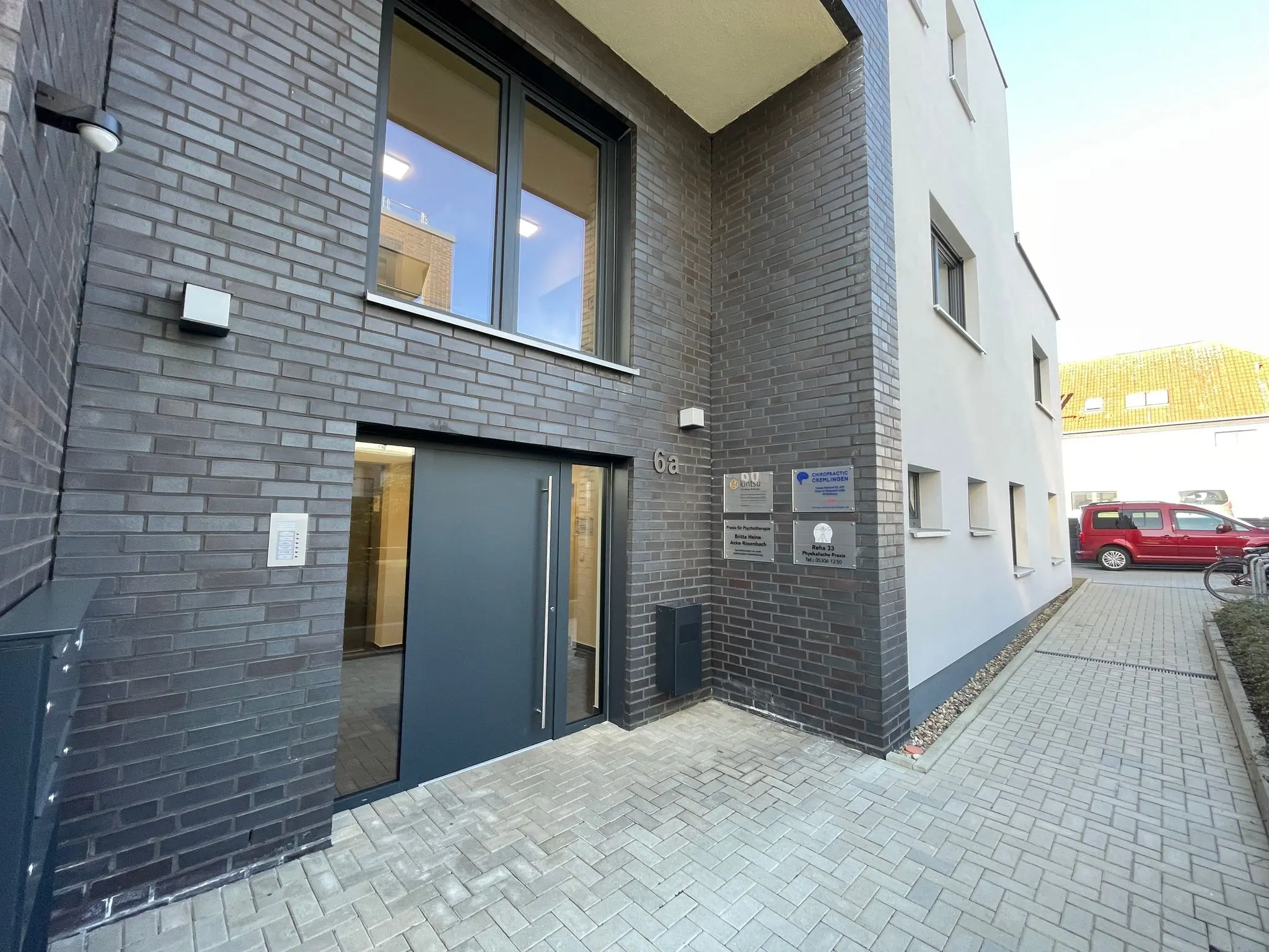 Hochwertige Gewerbeimmobilie Cremlingen-0