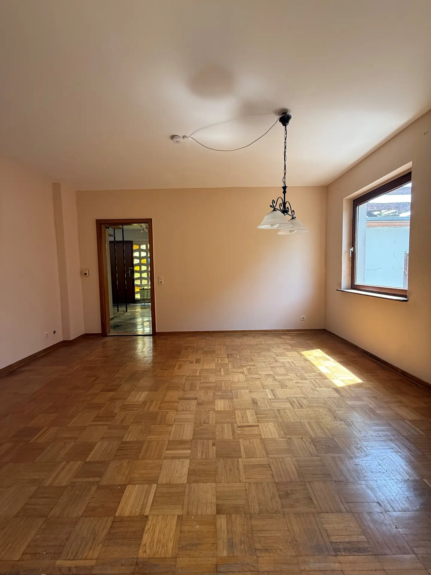 Angebote - image pfeil-runter on https://immomk.de