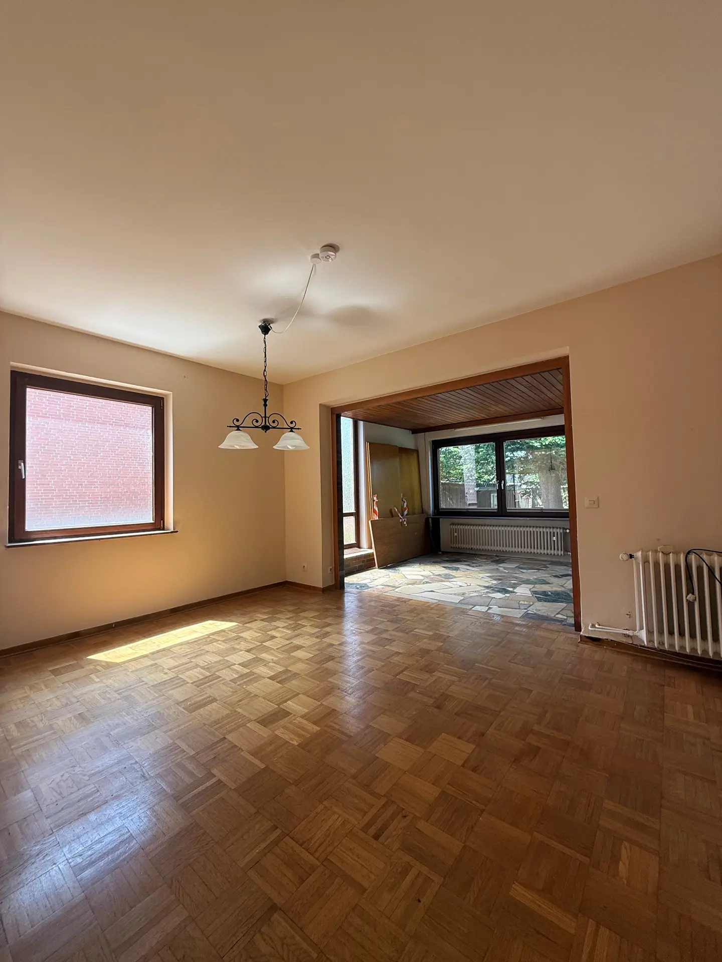 Angebote - image pfeil-runter on https://immomk.de