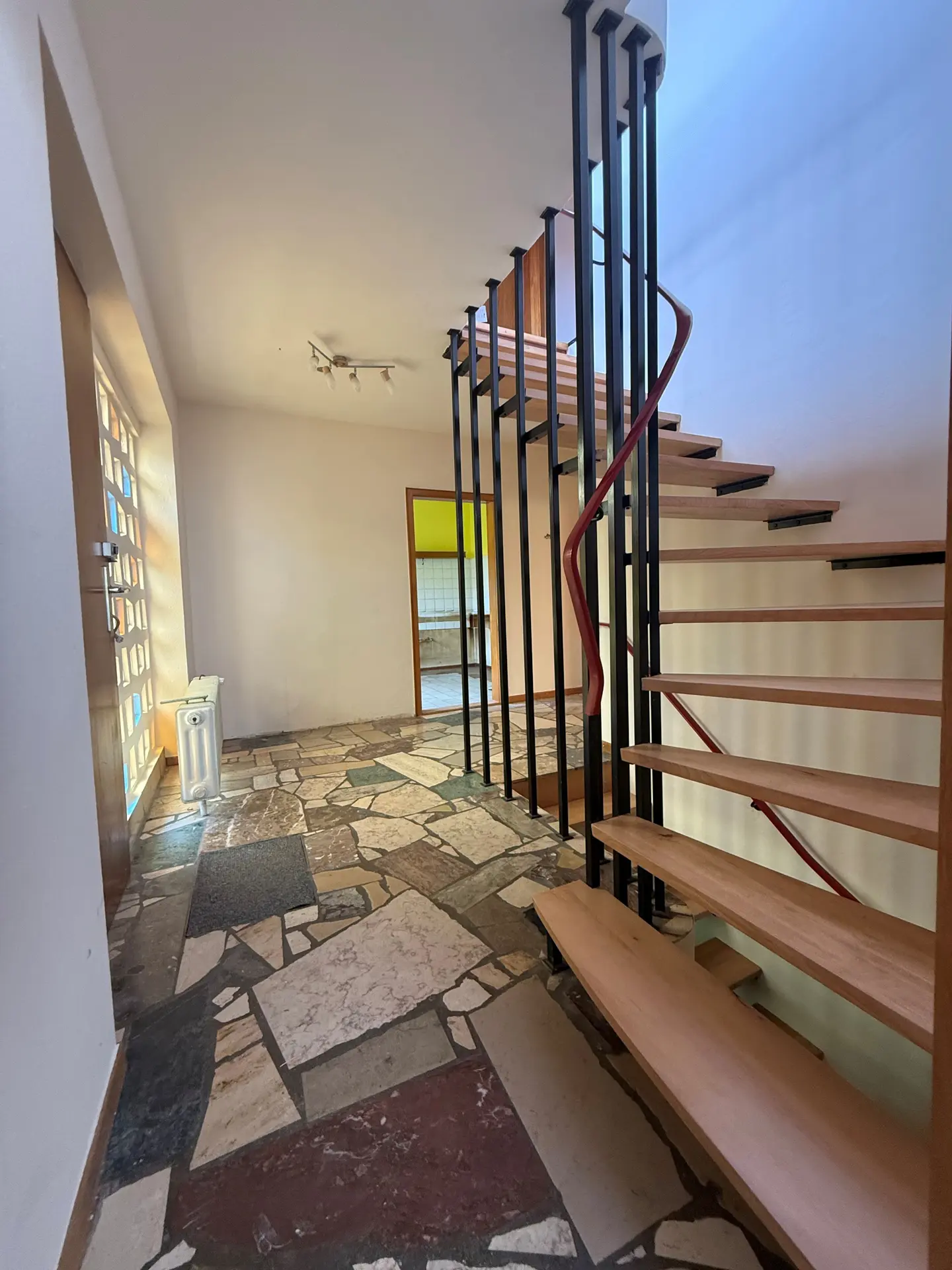 Angebote - image pfeil-runter on https://immomk.de