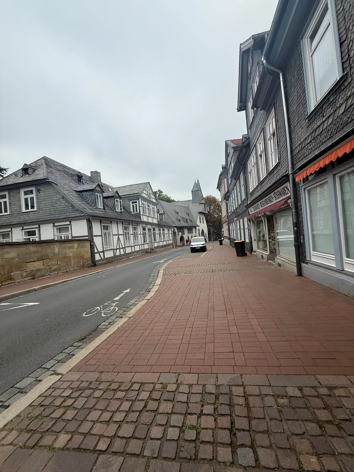 Angebote - image pfeil-runter on https://immomk.de