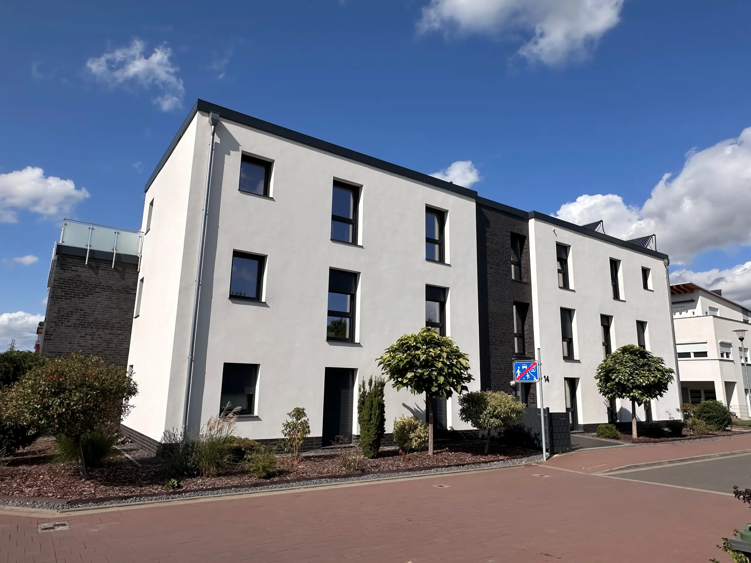 Angebote - image pfeil-runter on https://immomk.de