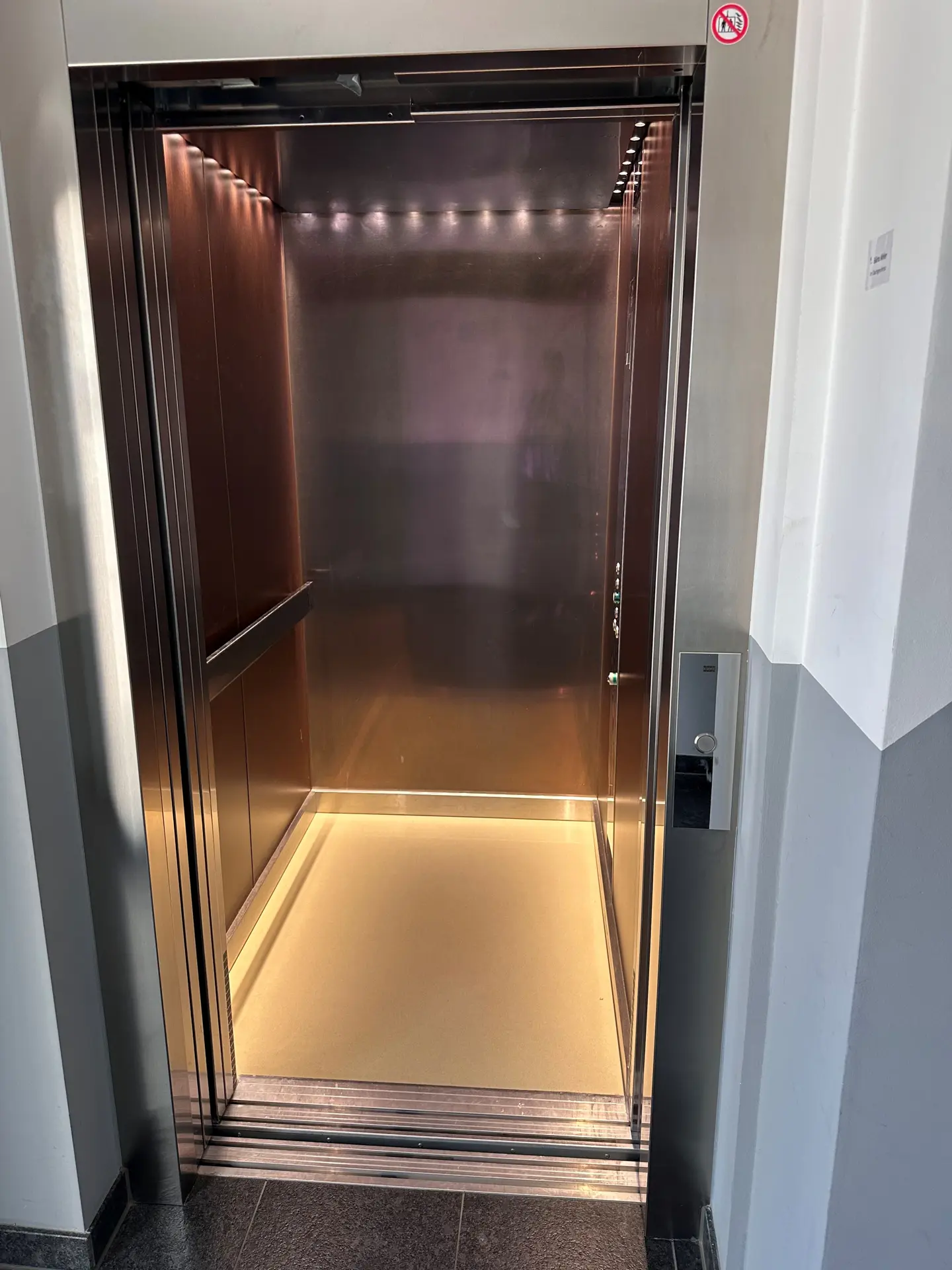 Angebote - image pfeil-runter on https://immomk.de