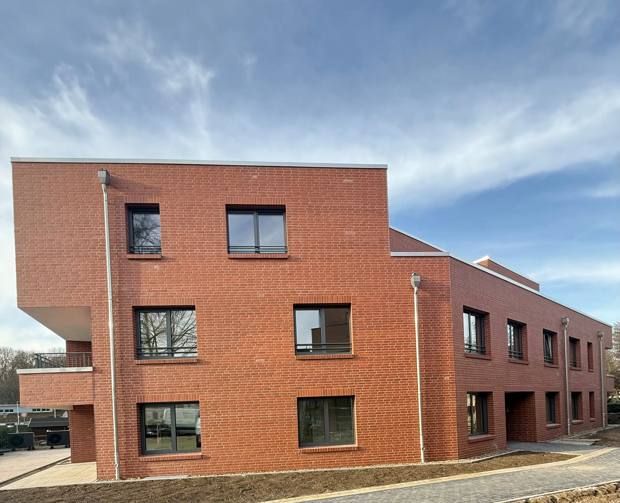 Angebote - image pfeil-runter on https://immomk.de