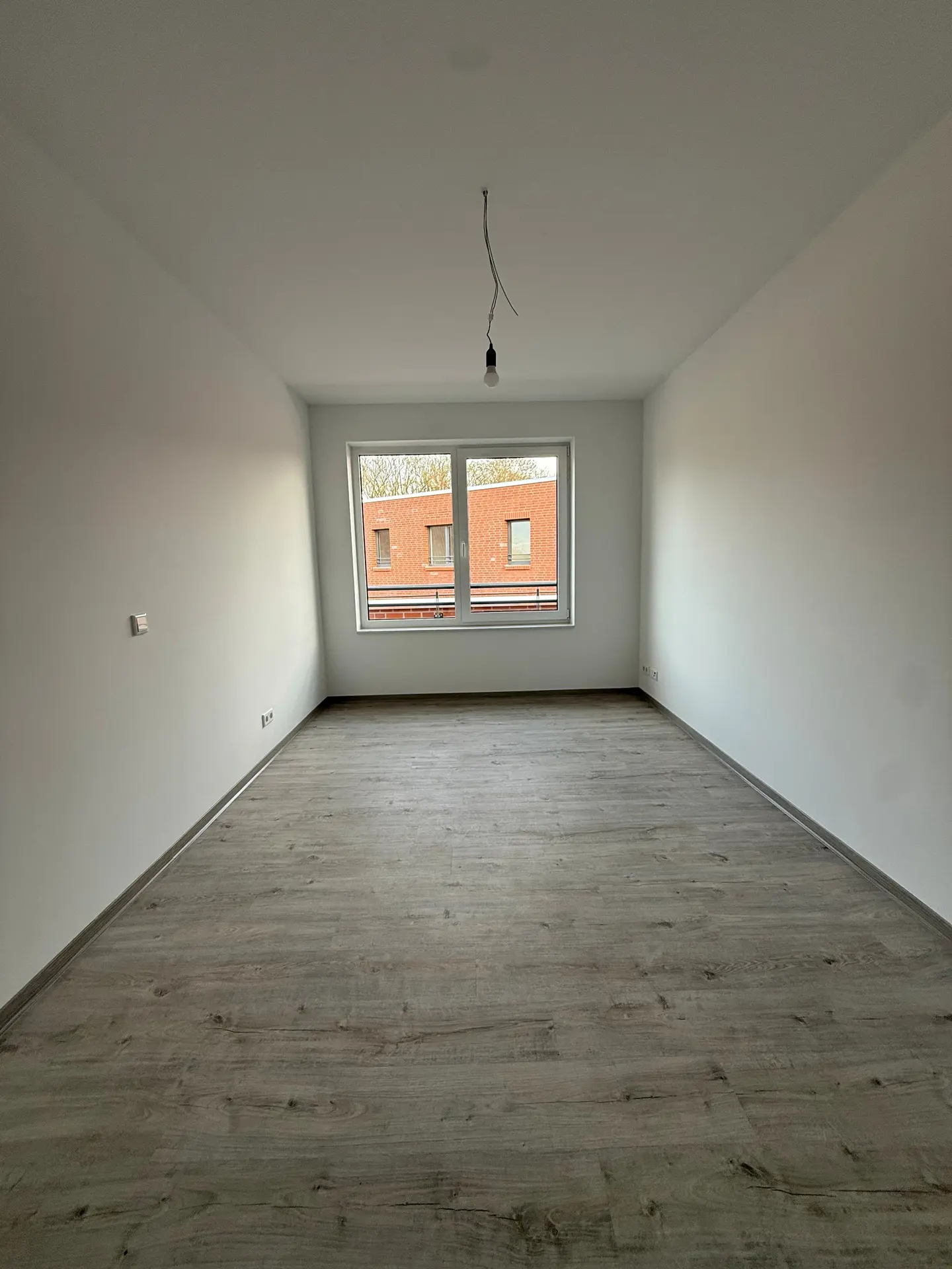 Angebote - image pfeil-runter on https://immomk.de