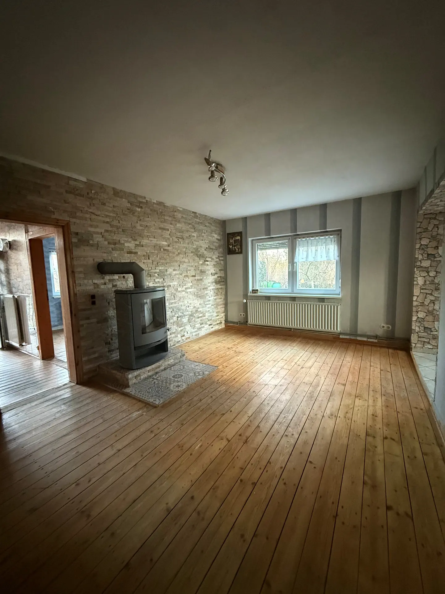 Angebote - image pfeil-runter on https://immomk.de