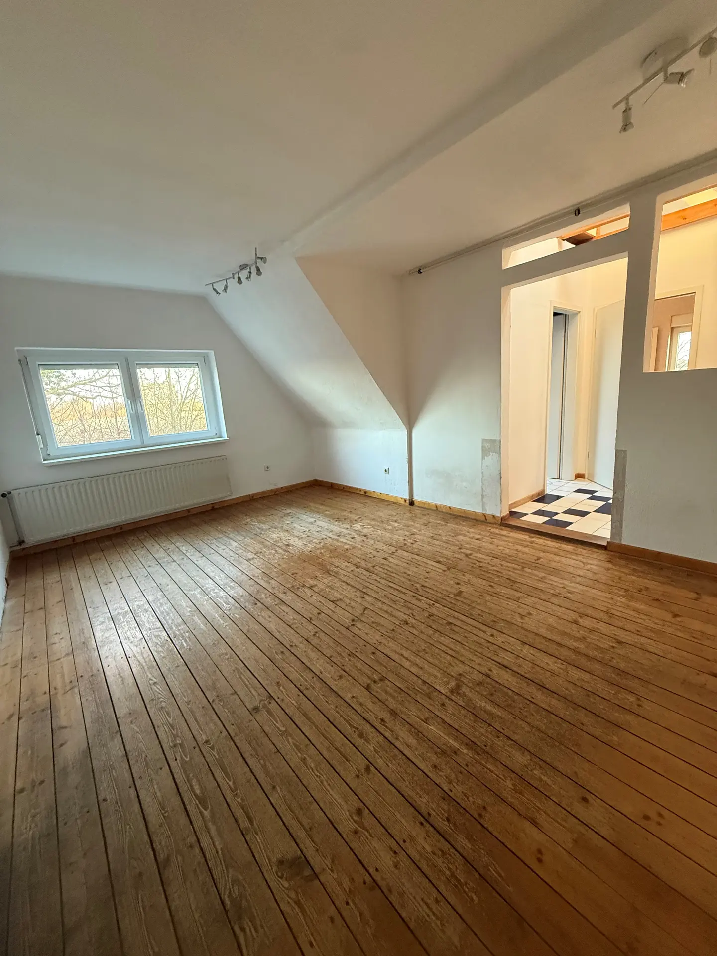 Angebote - image pfeil-runter on https://immomk.de