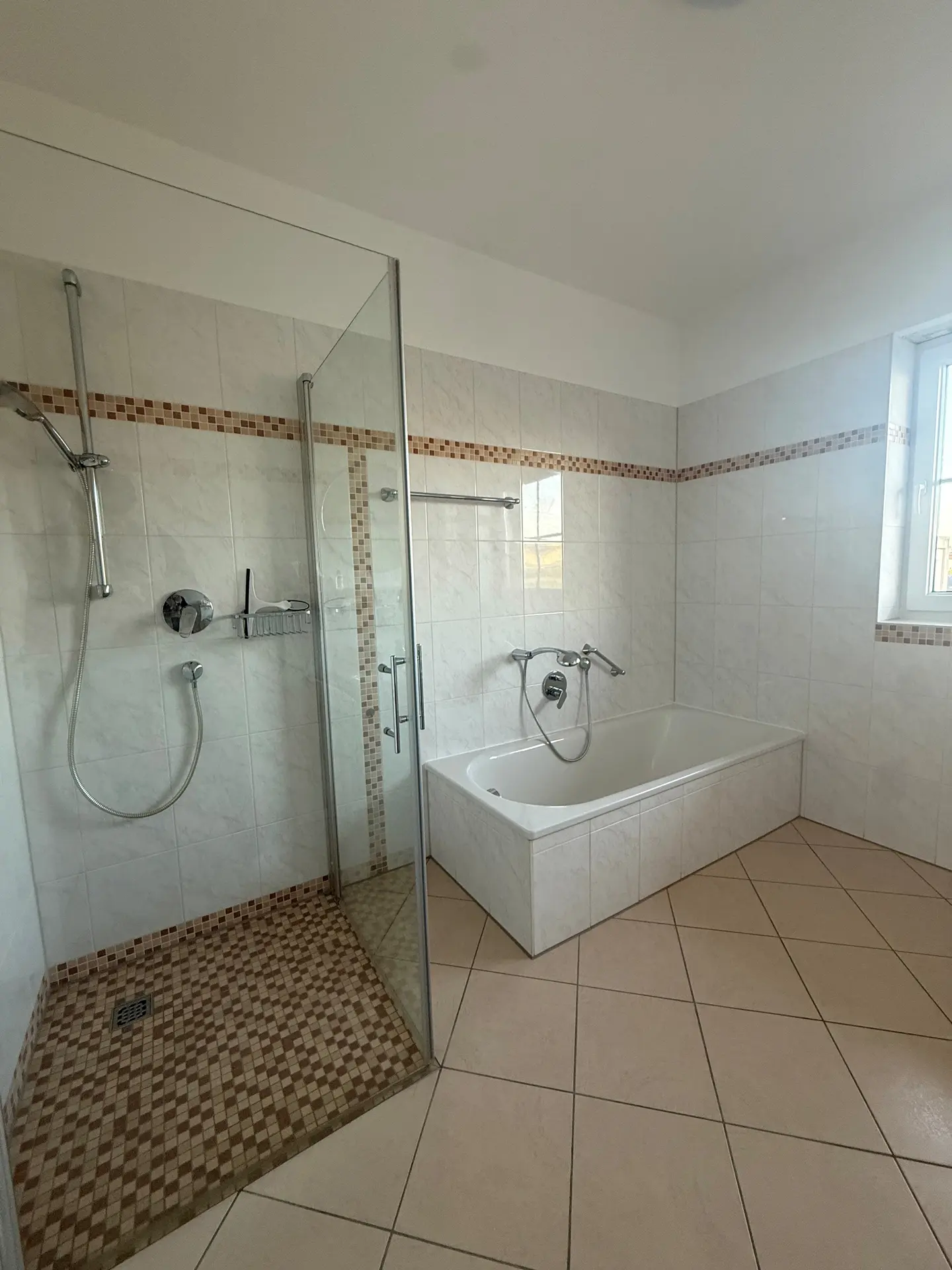 Angebote - image pfeil-runter on https://immomk.de