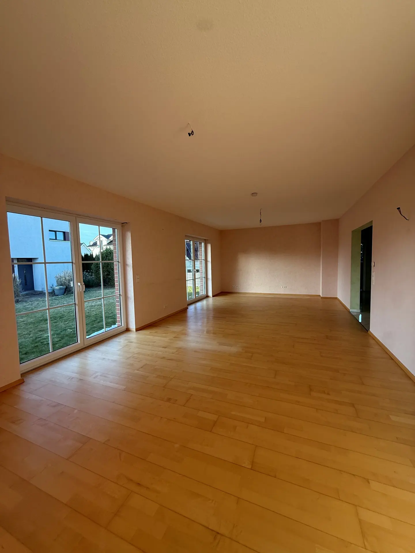 Angebote - image pfeil-runter on https://immomk.de