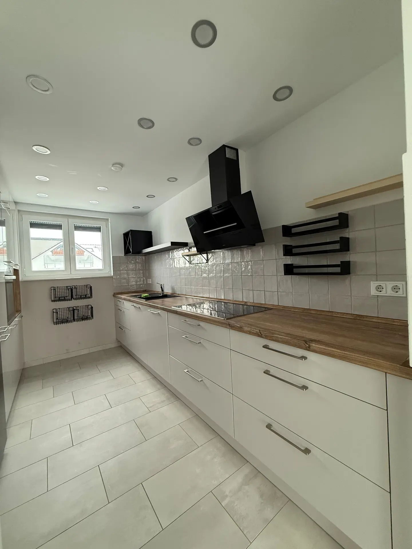 Angebote - image pfeil-runter on https://immomk.de