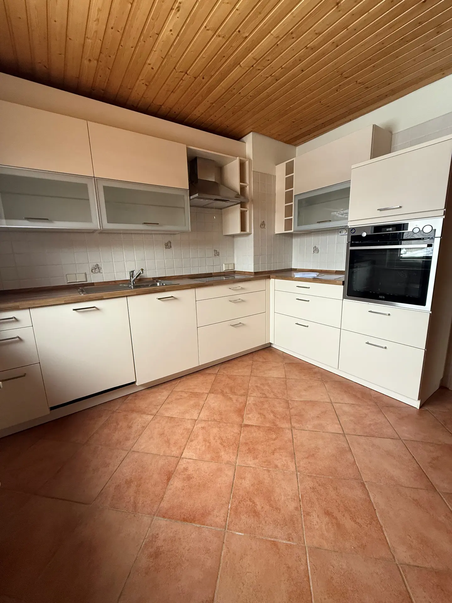 Angebote - image pfeil-runter on https://immomk.de