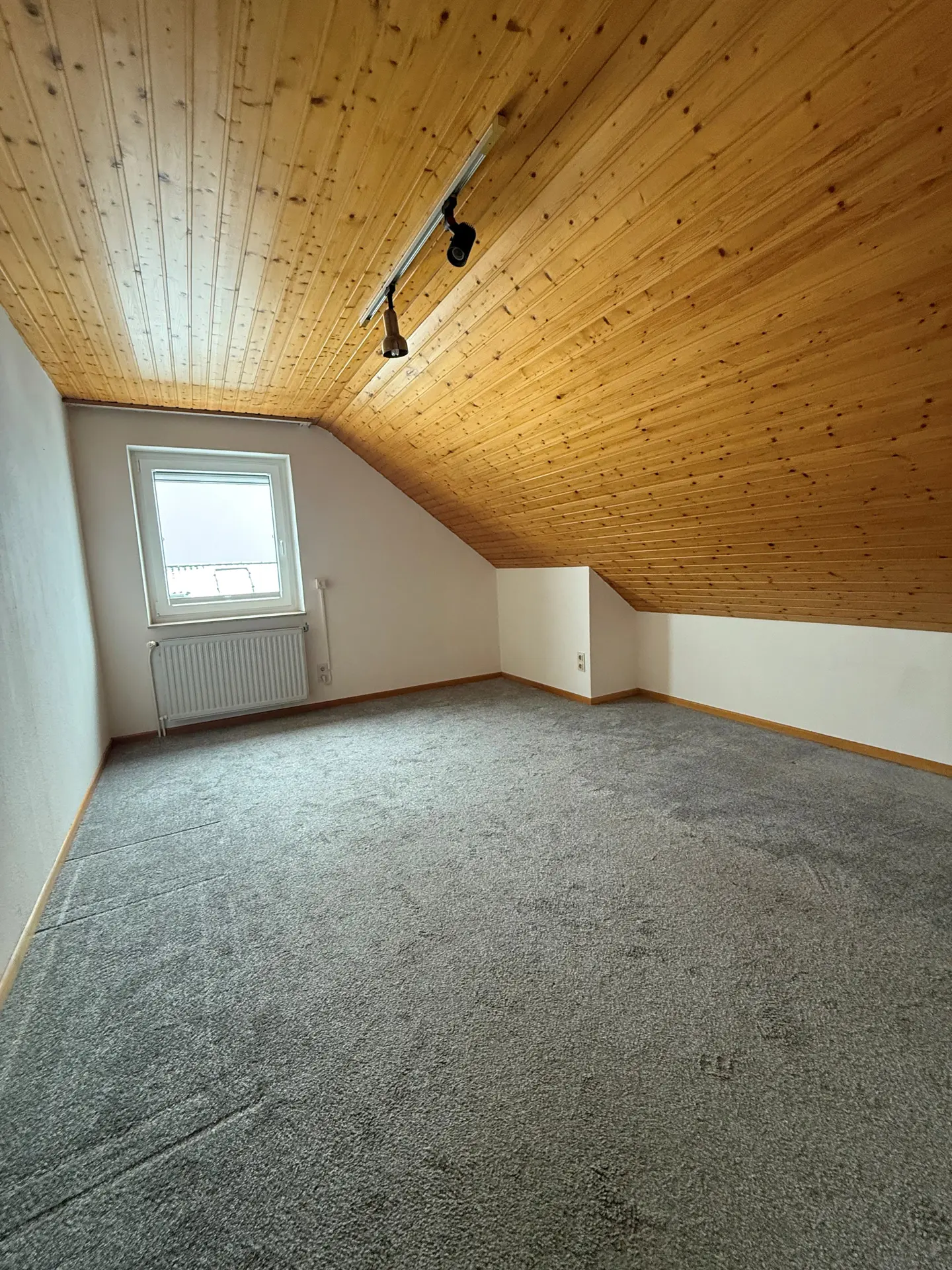 Angebote - image pfeil-runter on https://immomk.de