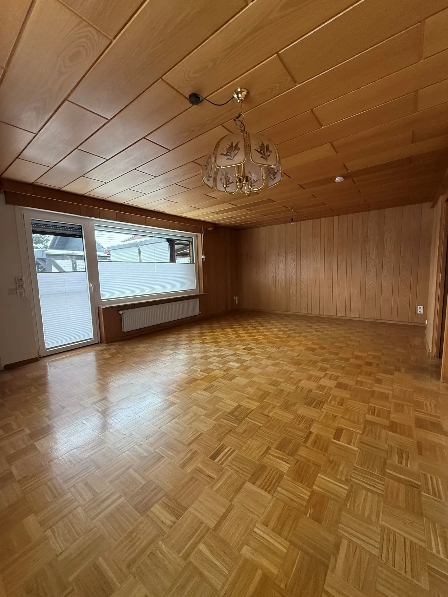 Angebote - image pfeil-runter on https://immomk.de