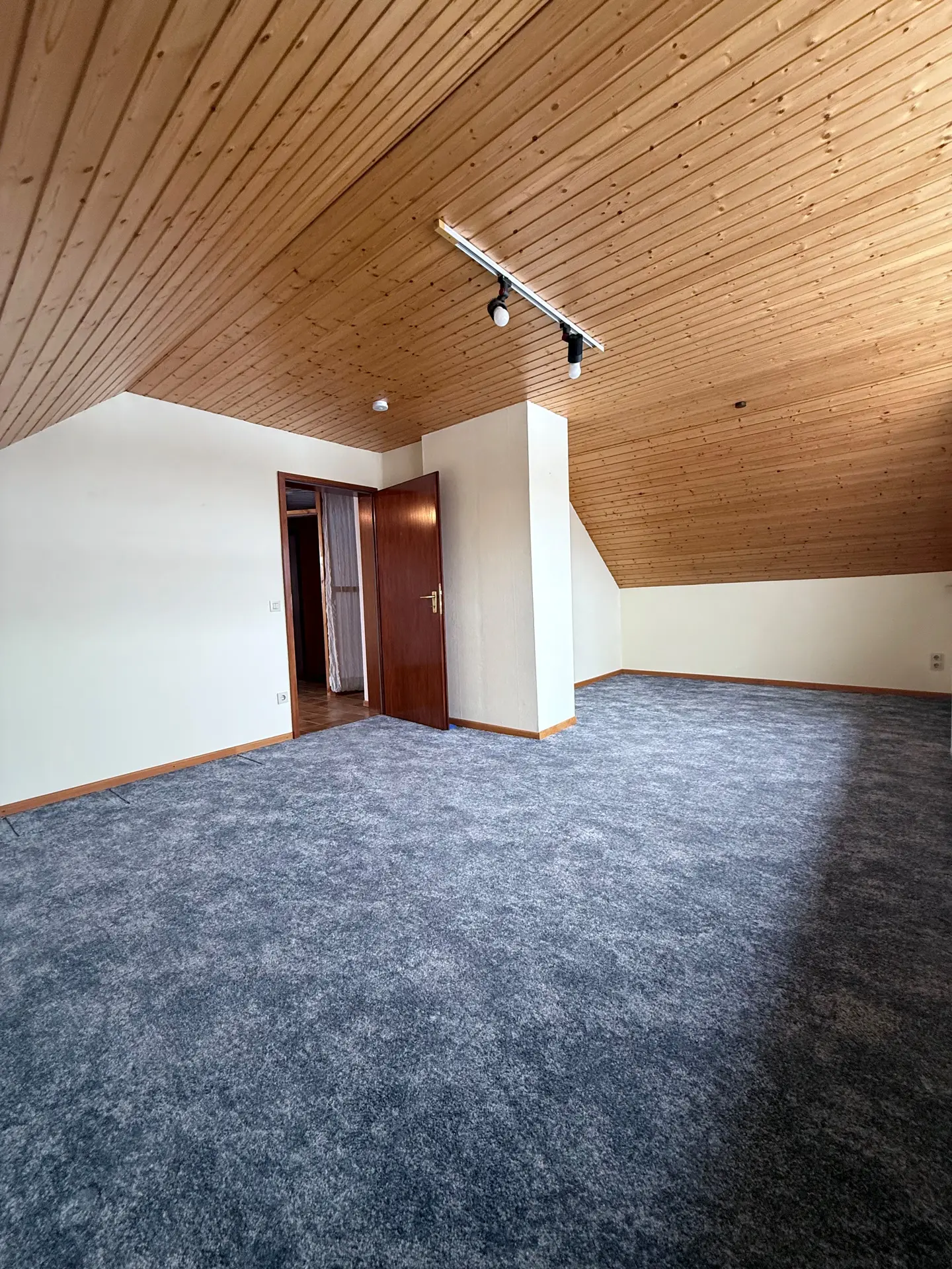 Angebote - image pfeil-runter on https://immomk.de