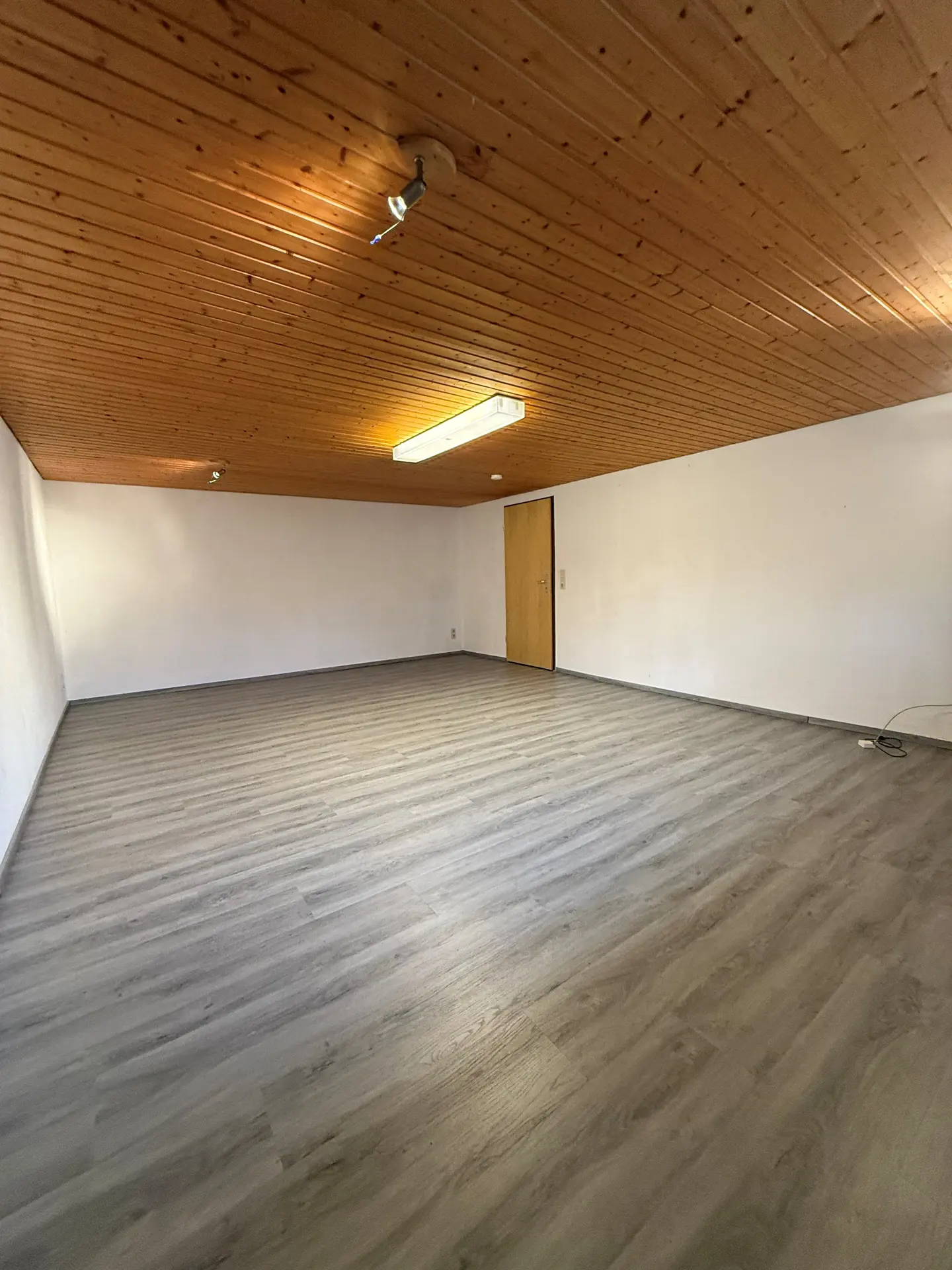 Angebote - image pfeil-runter on https://immomk.de