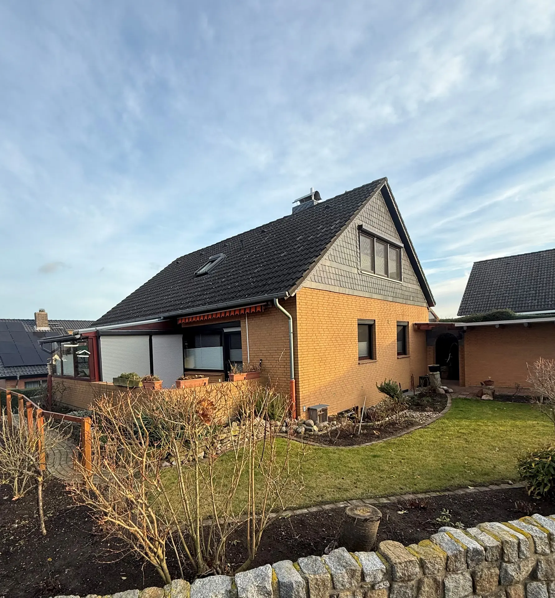 Angebote - image pfeil-runter on https://immomk.de