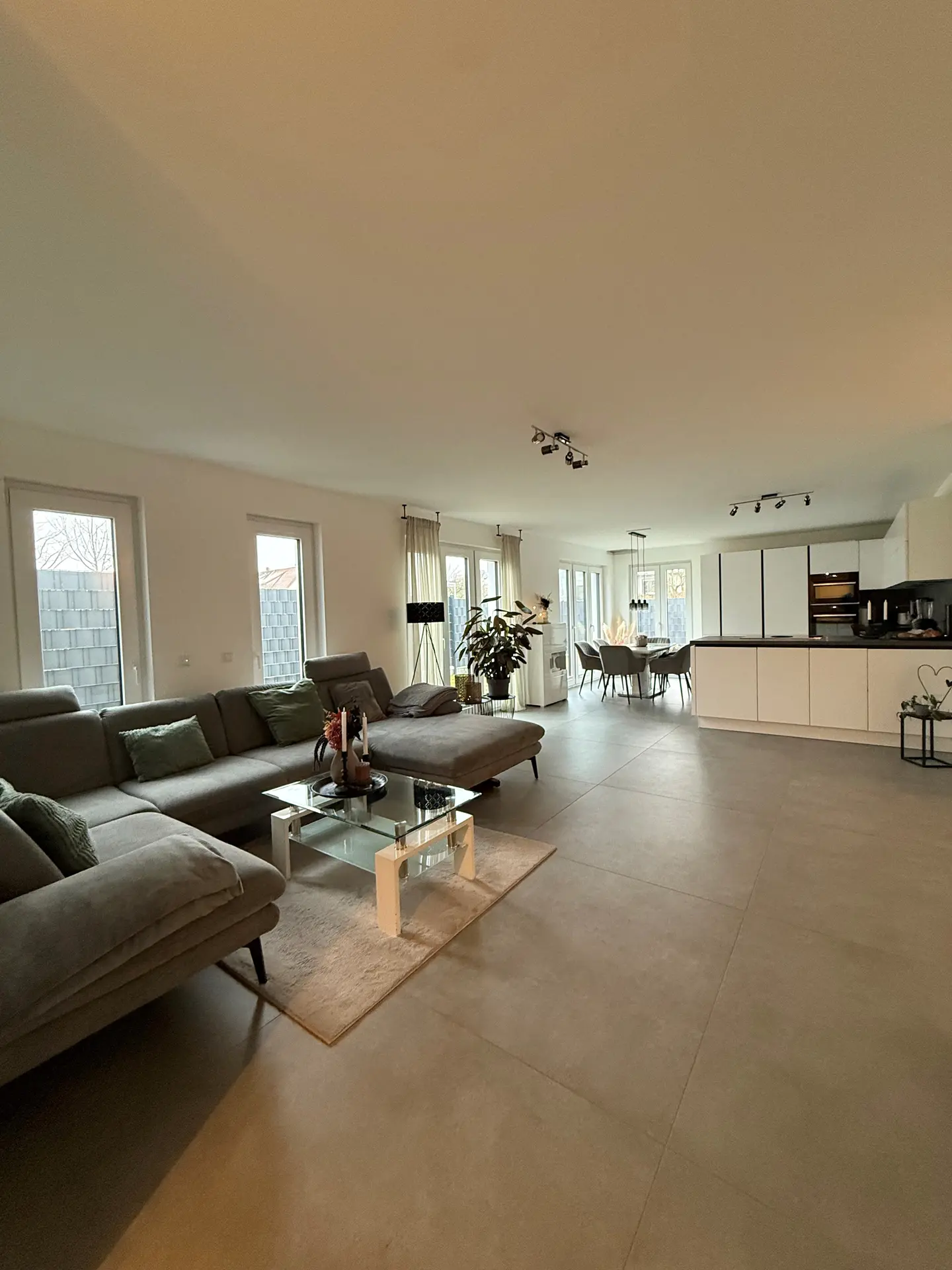 Angebote - image pfeil-runter on https://immomk.de