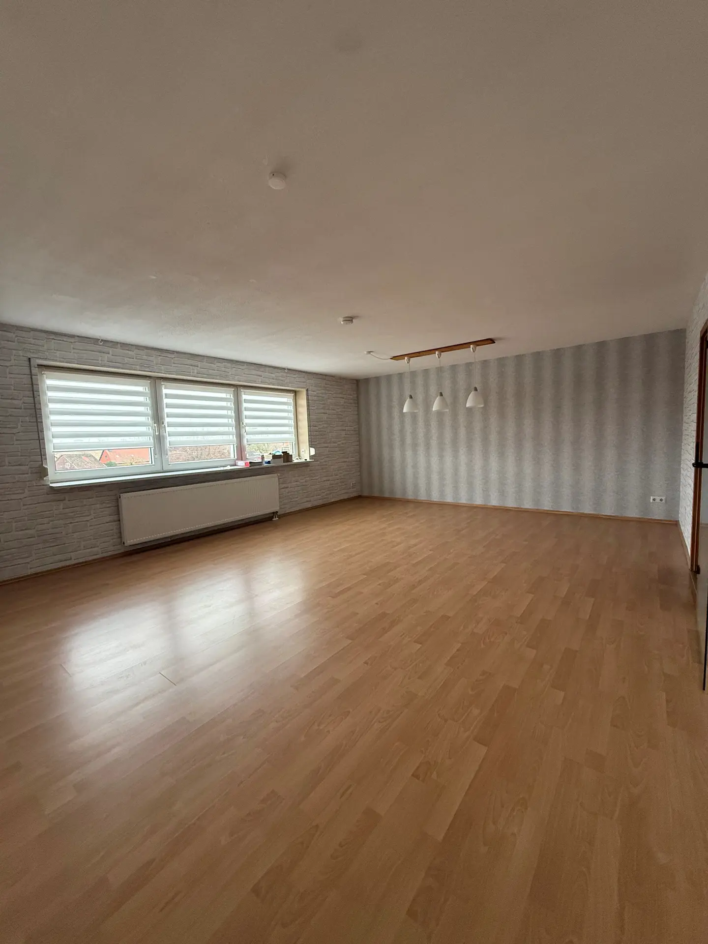 Angebote - image pfeil-runter on https://immomk.de