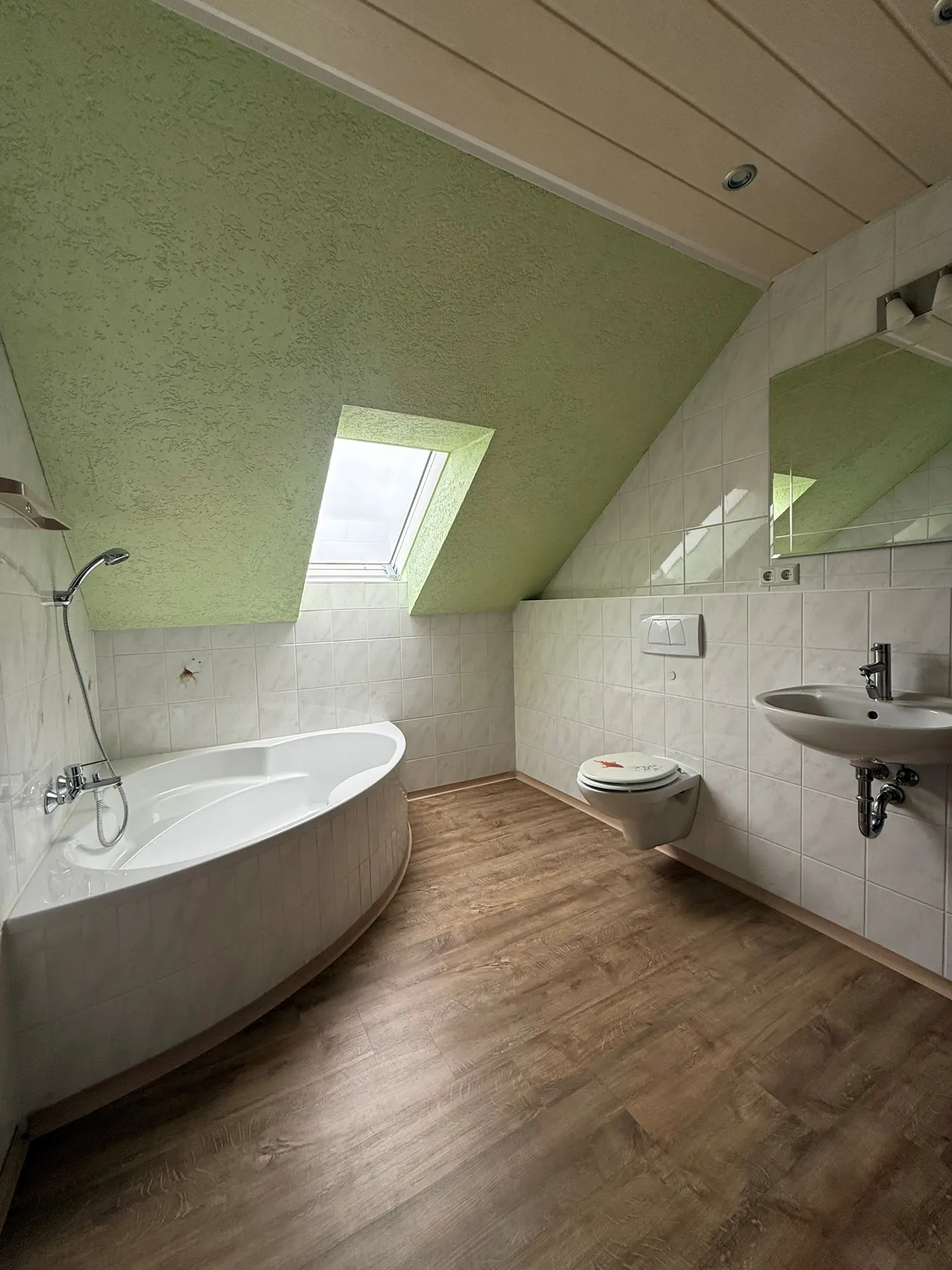 Angebote - image pfeil-runter on https://immomk.de