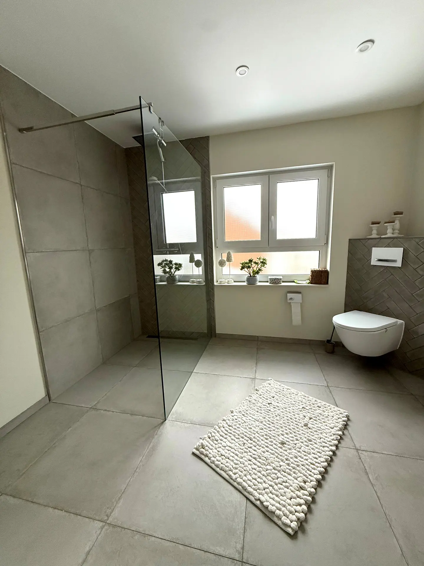 Angebote - image pfeil-runter on https://immomk.de