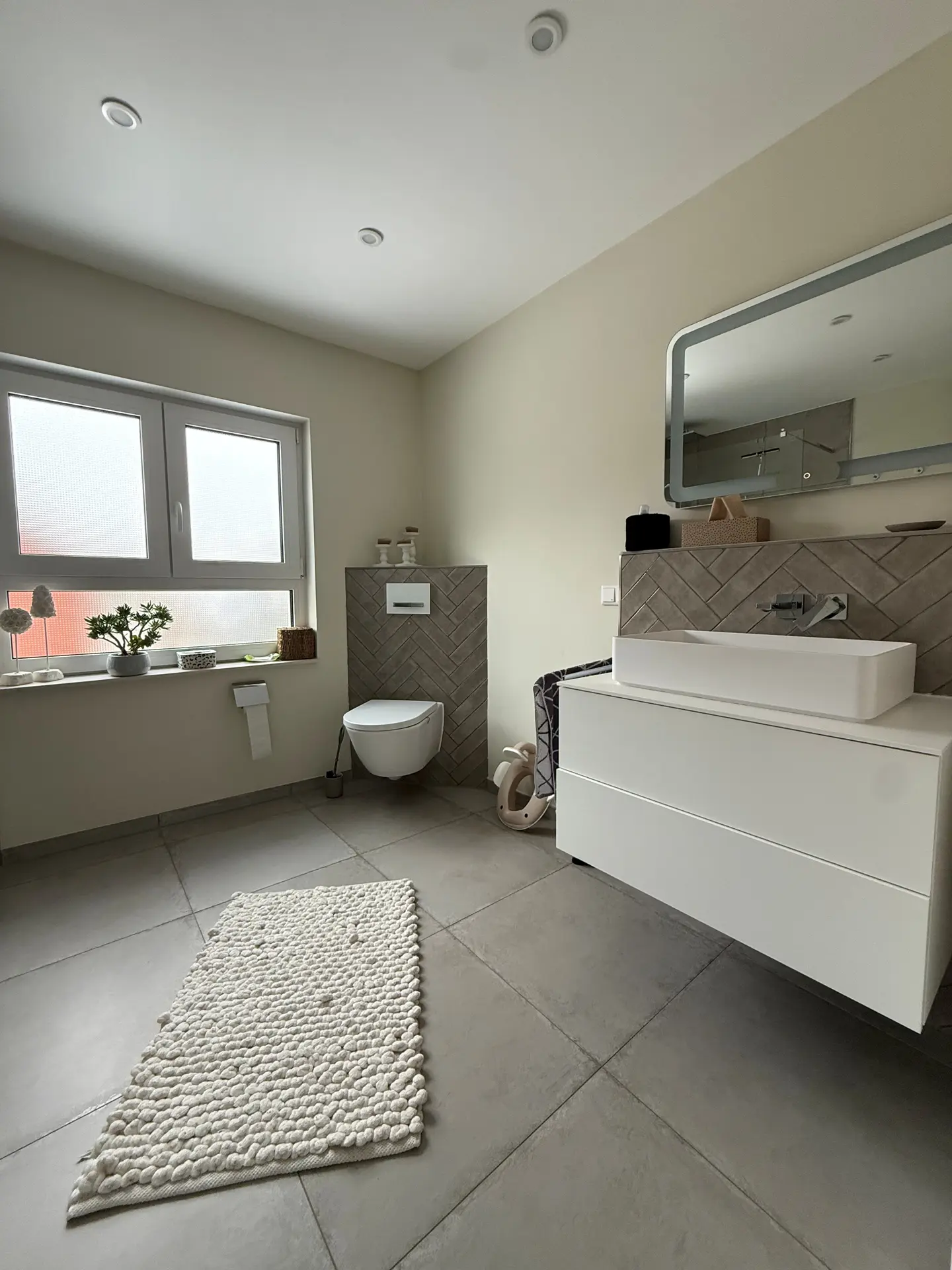 Angebote - image pfeil-runter on https://immomk.de