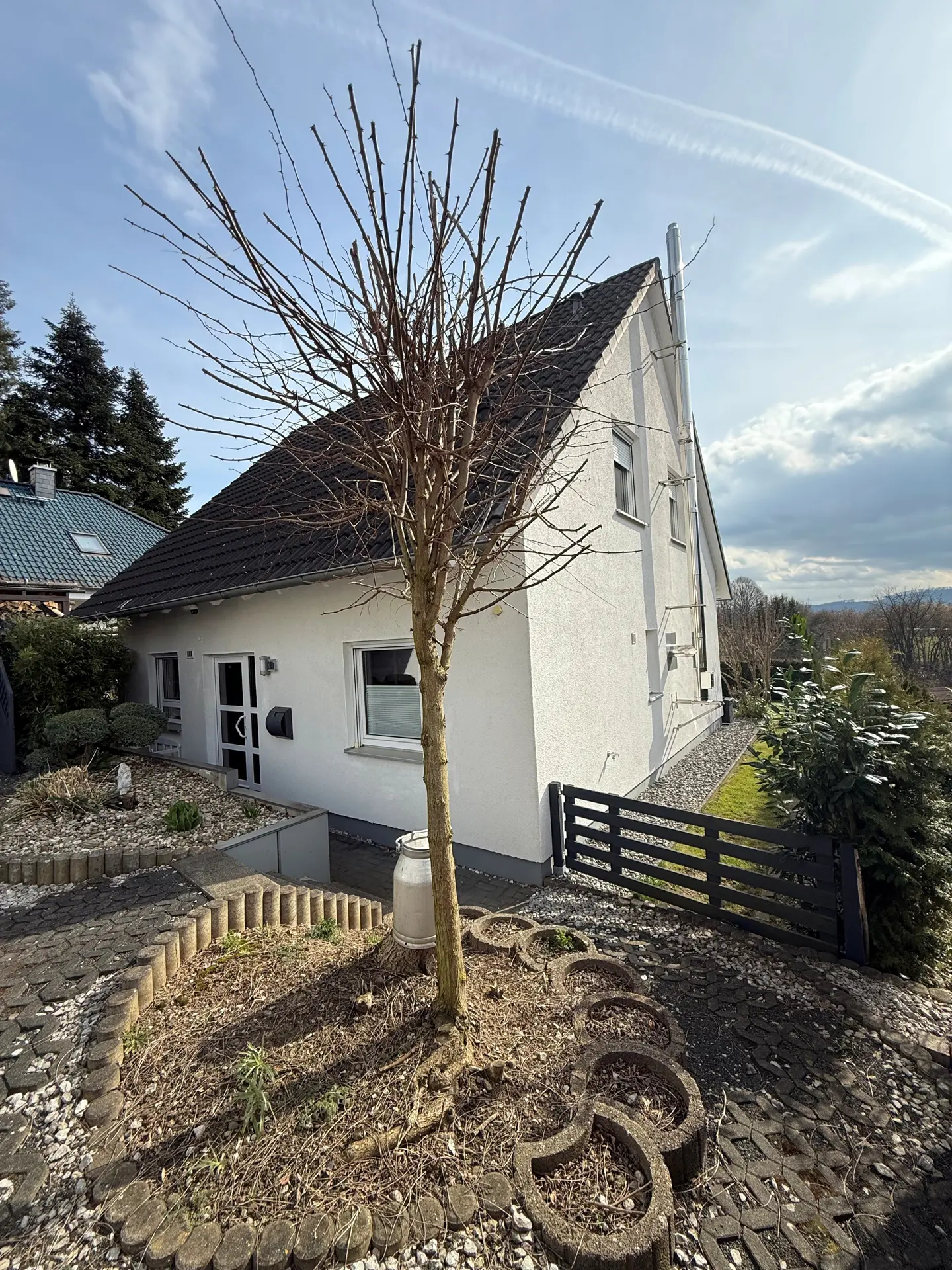Angebote - image pfeil-runter on https://immomk.de