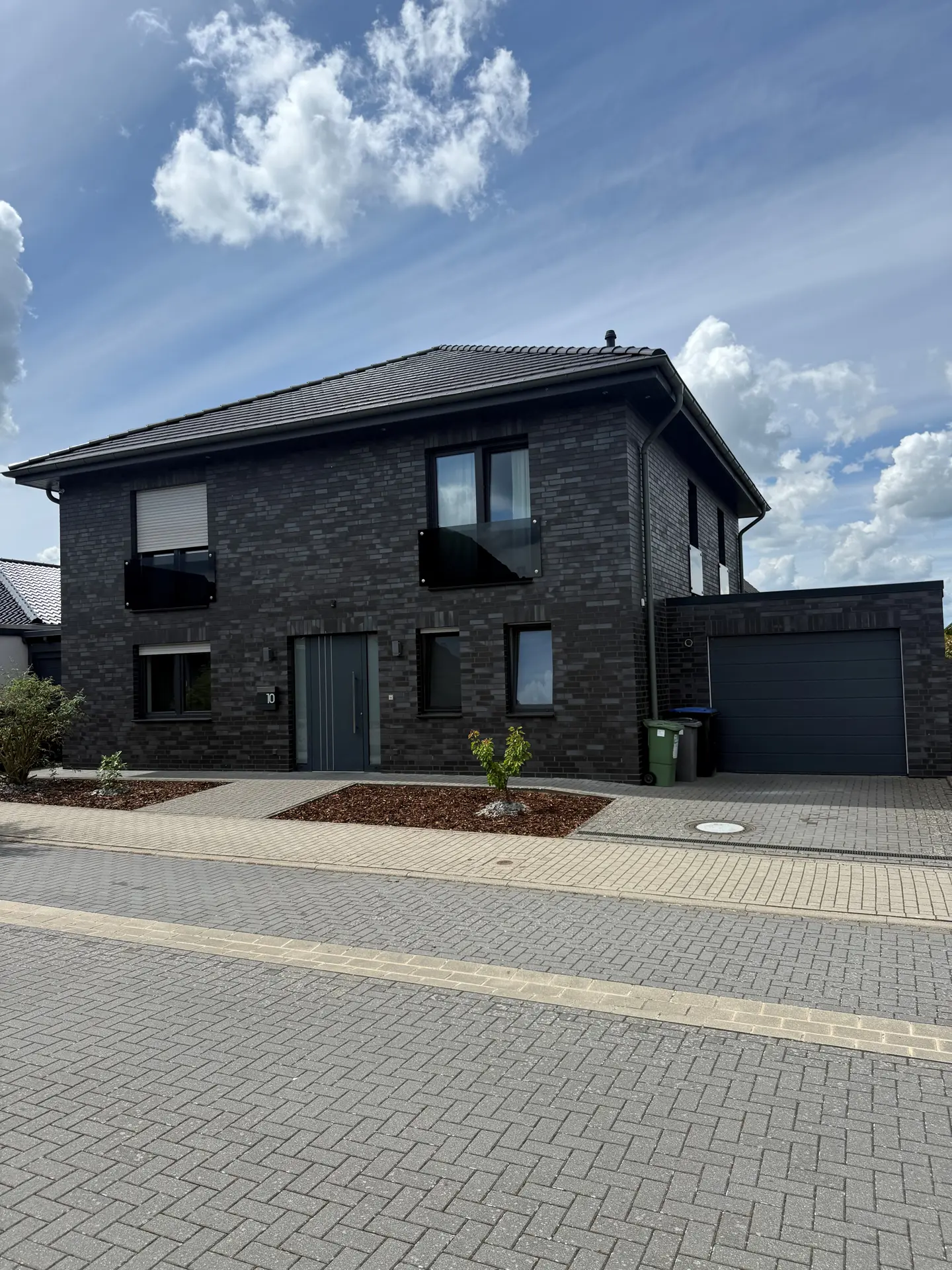 Angebote - image pfeil-runter on https://immomk.de