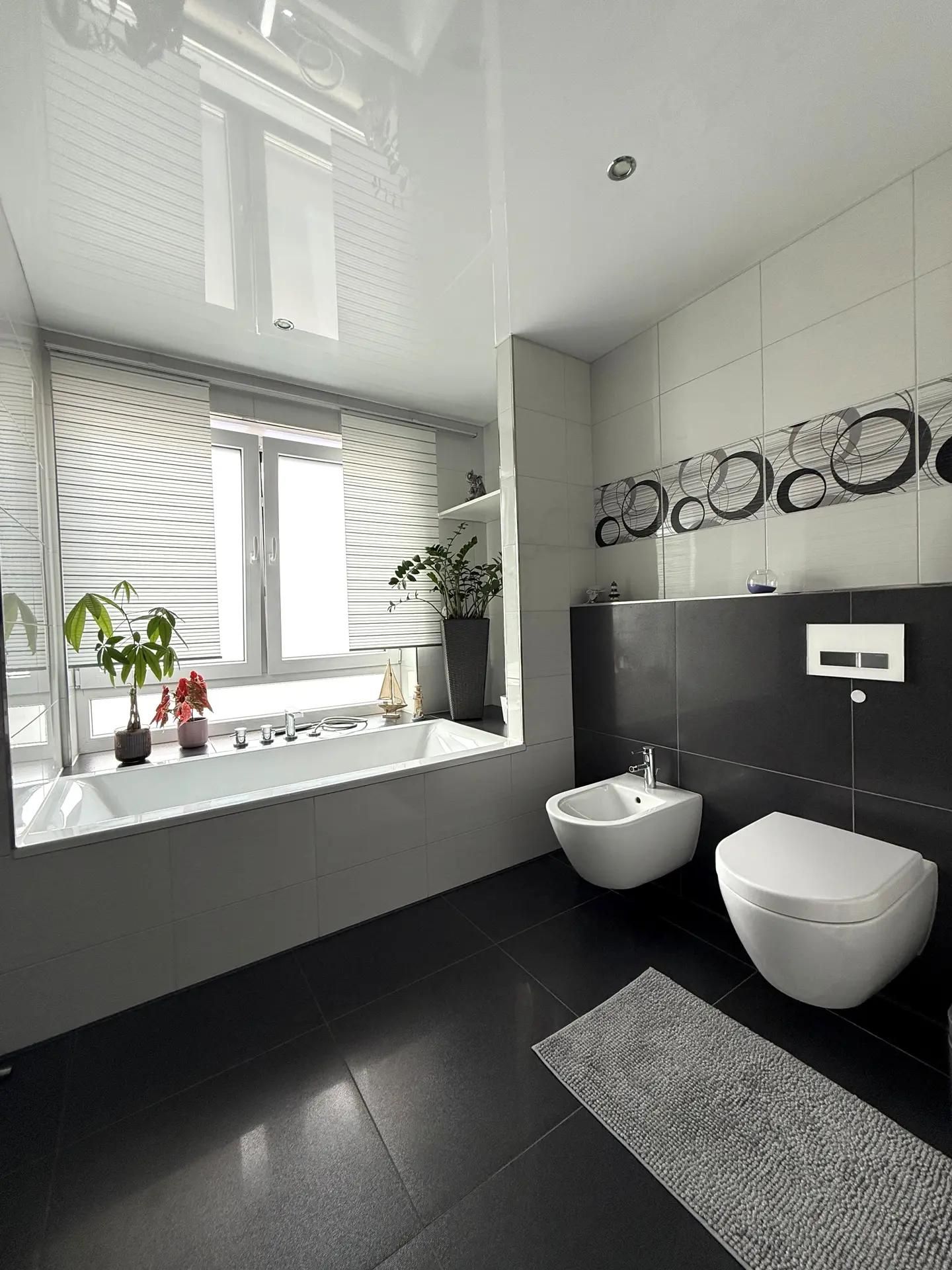 Angebote - image pfeil-runter on https://immomk.de