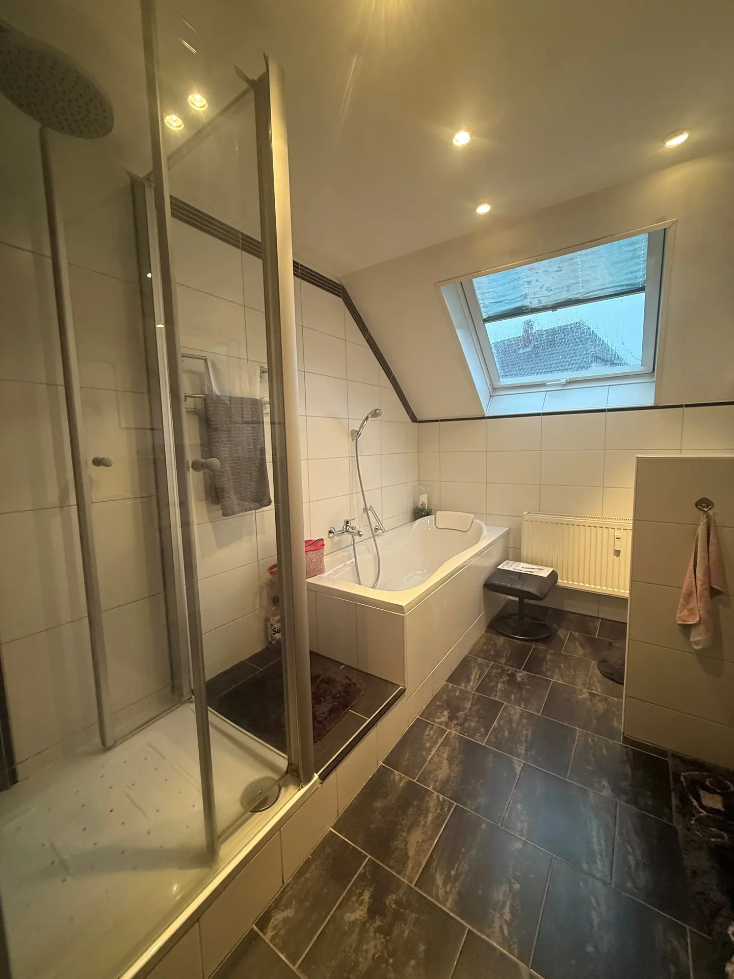 Angebote - image pfeil-runter on https://immomk.de