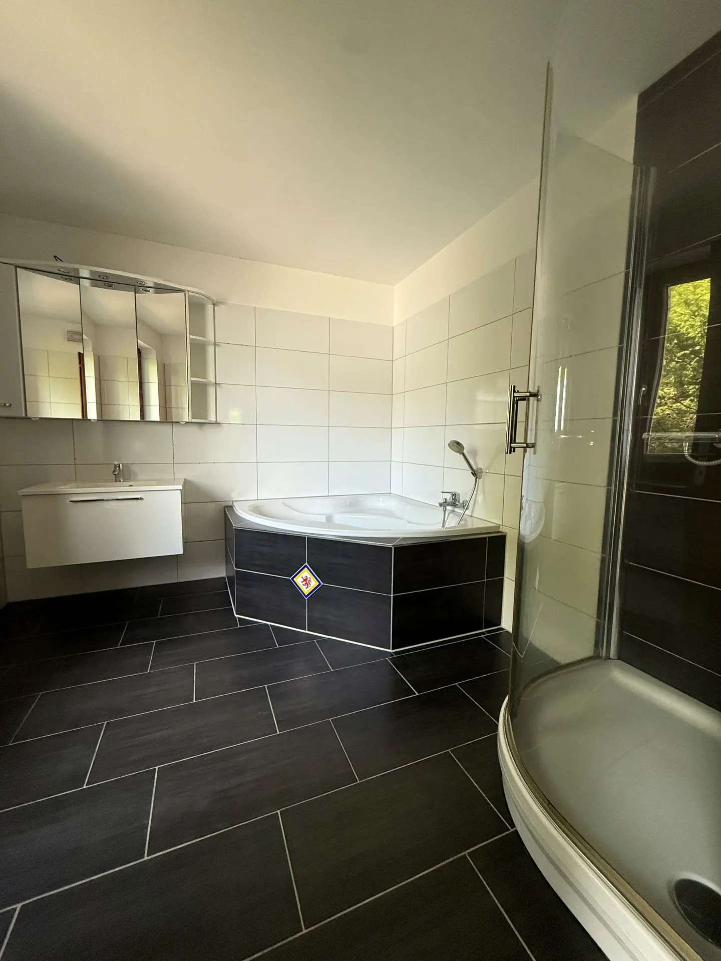 Angebote - image pfeil-runter on https://immomk.de