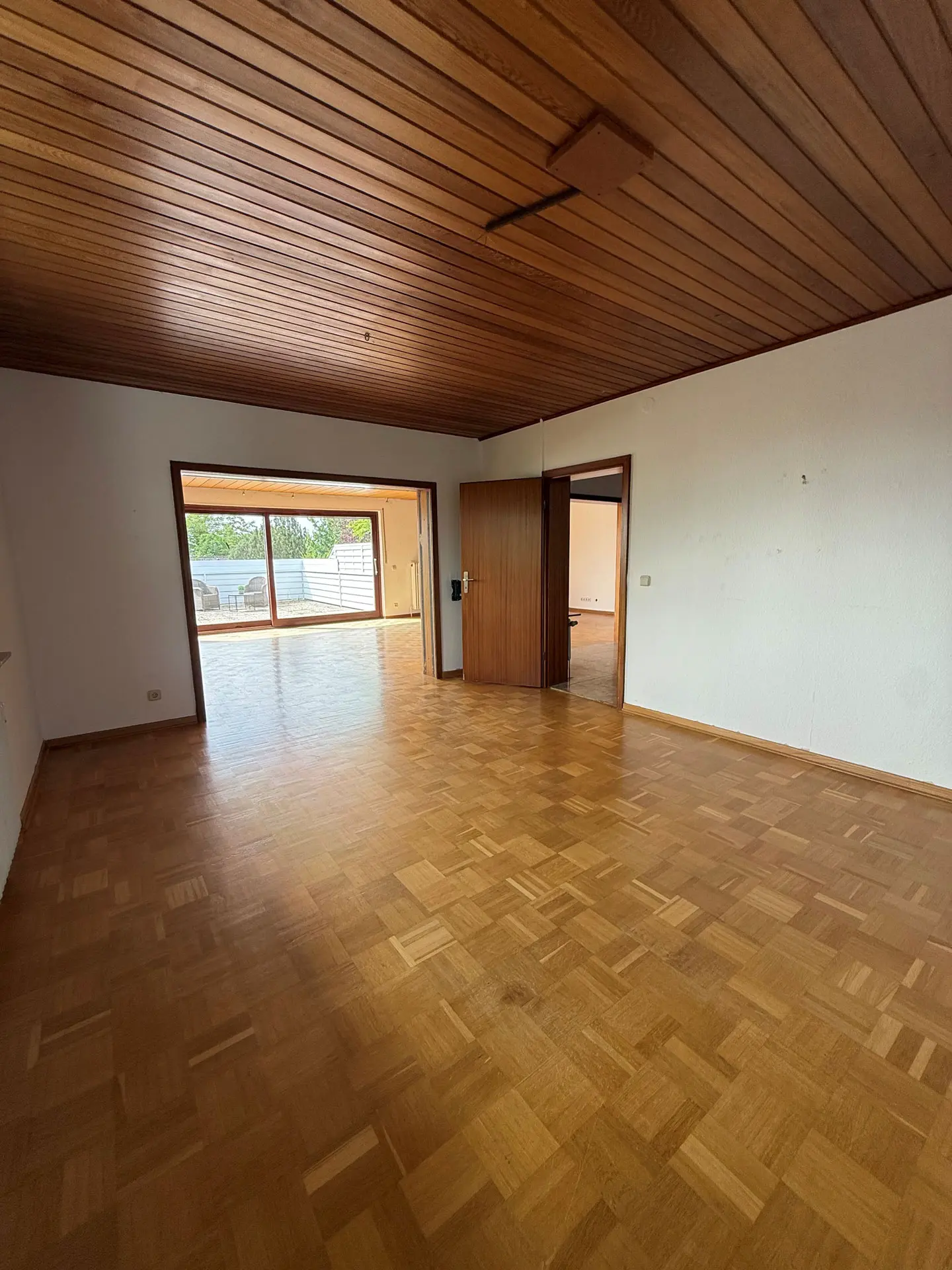 Angebote - image pfeil-runter on https://immomk.de