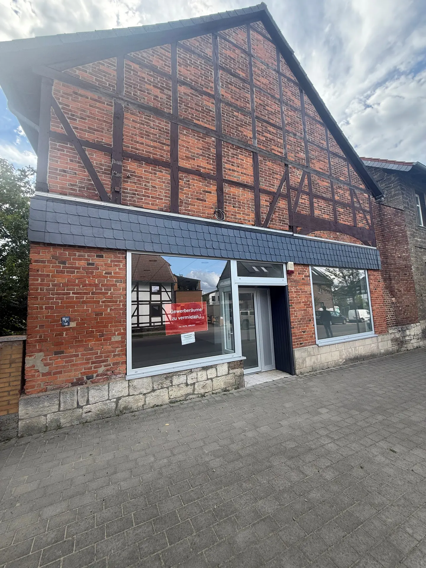 Angebote - image pfeil-runter on https://immomk.de