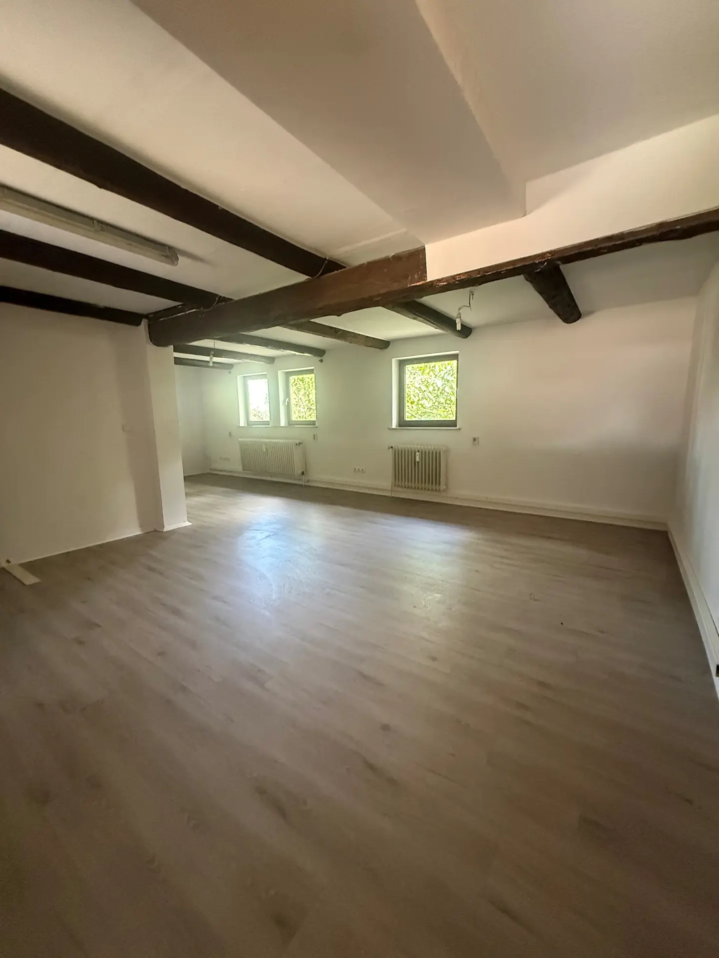 Angebote - image pfeil-runter on https://immomk.de