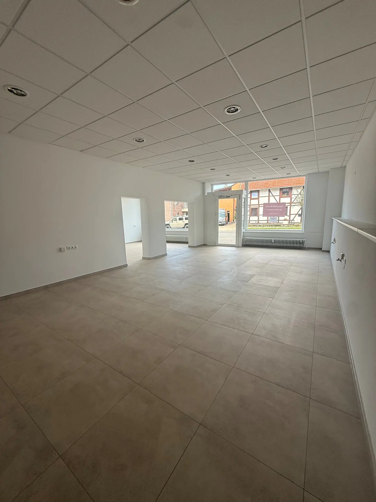 Angebote - image pfeil-runter on https://immomk.de