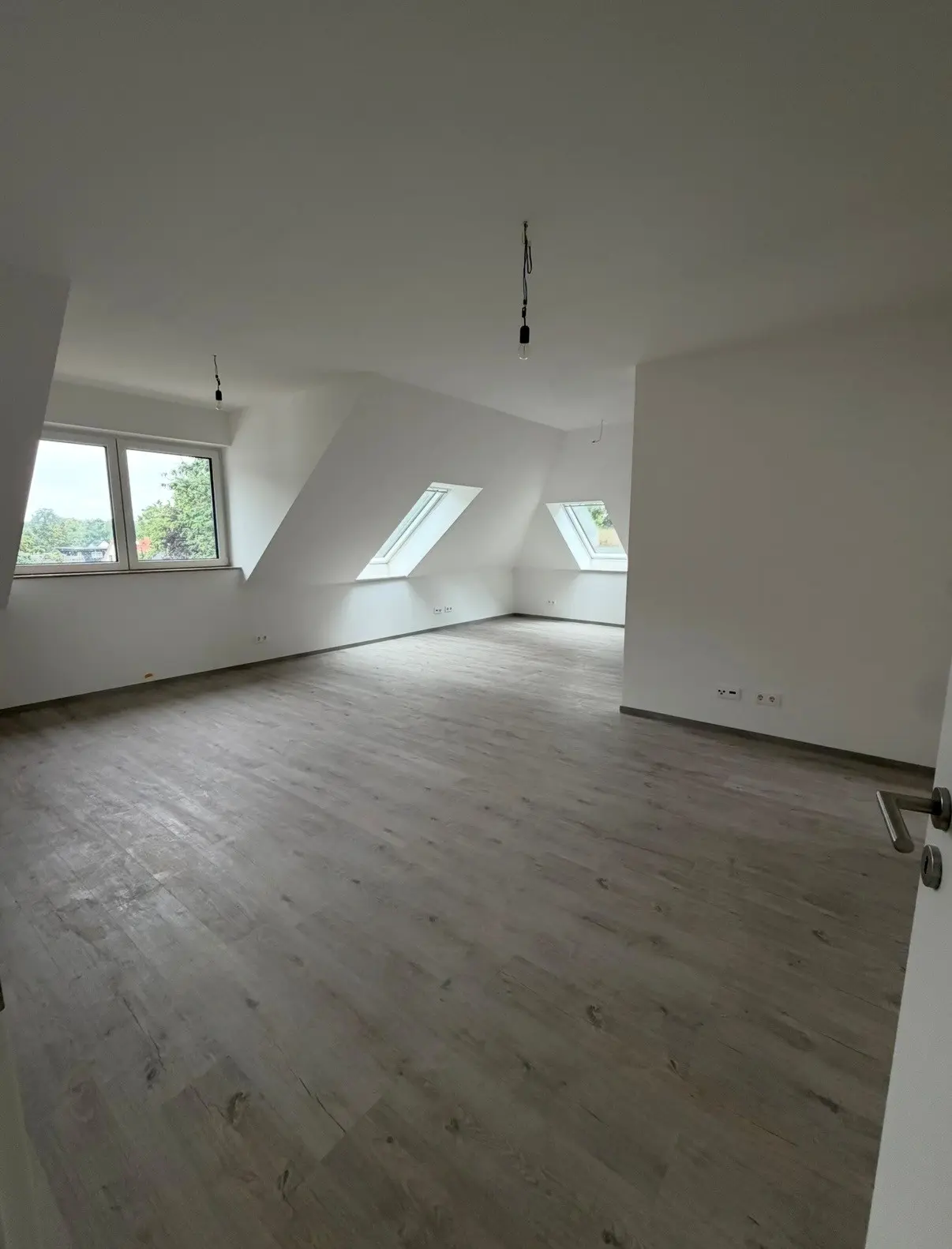 Angebote - image pfeil-runter on https://immomk.de