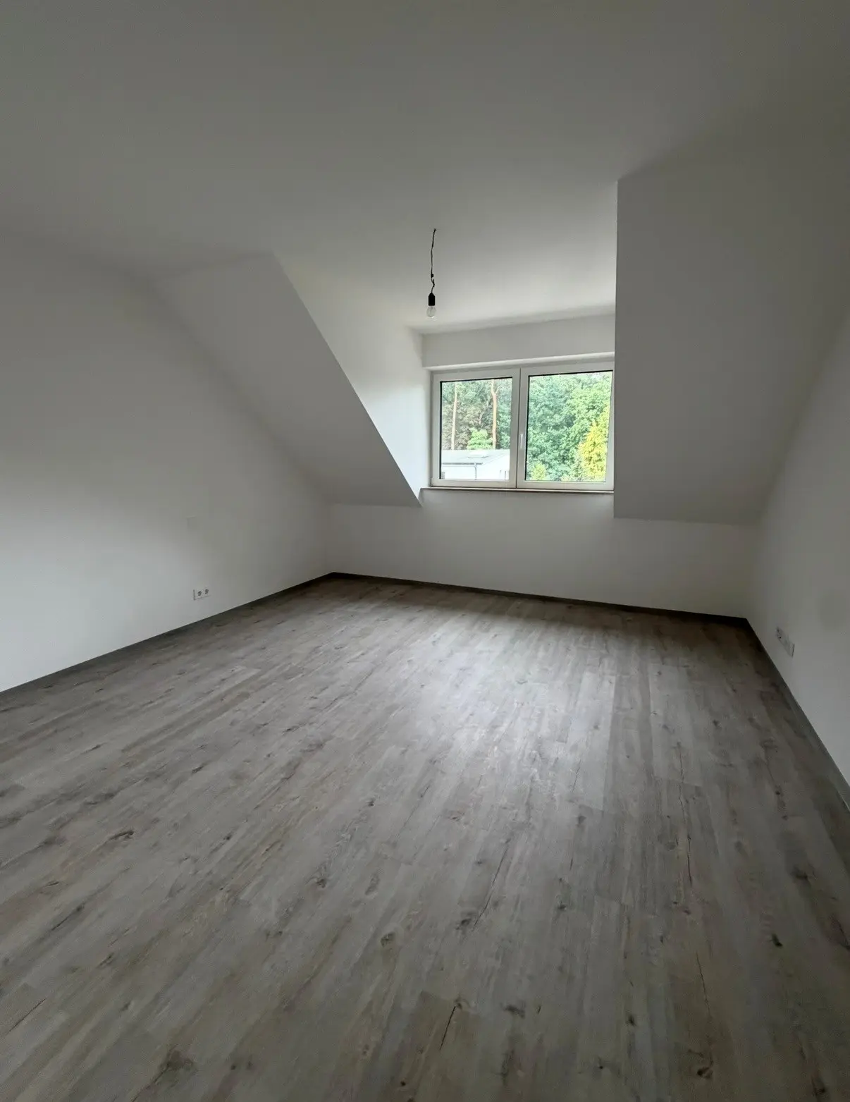 Angebote - image pfeil-runter on https://immomk.de